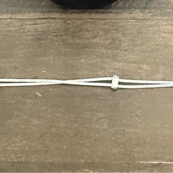 Elegant Kendra Scott Silver Necklace with Iridescent Pendant - Picture 6 of 6